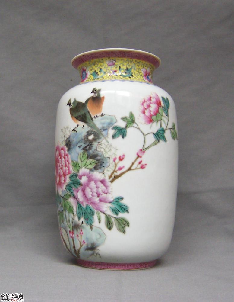 粉彩花鸟灯笼瓶“乾隆年制”款藏家展厅收藏资讯|艺术家|书画家|书画名人
