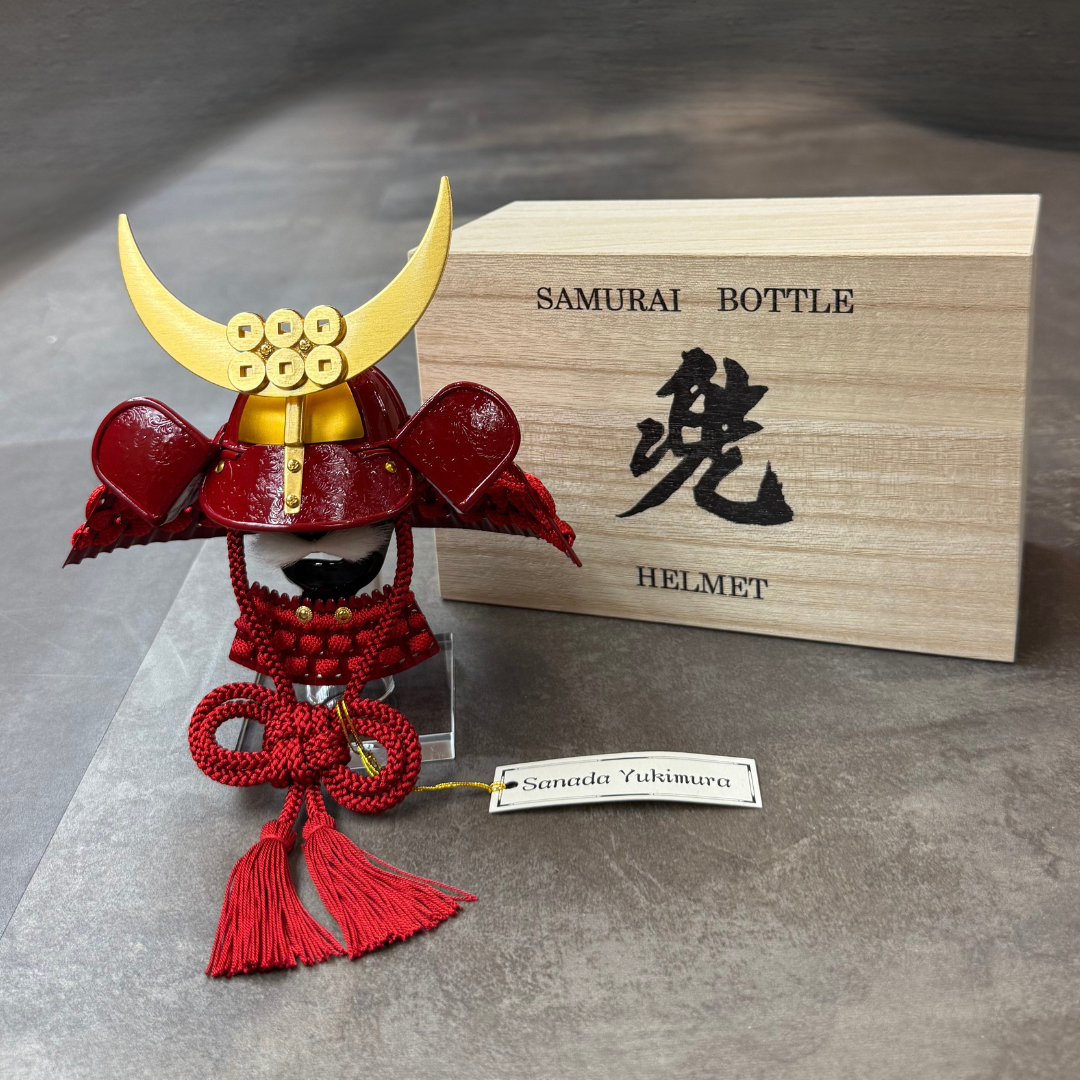 江戸甲冑 サムライボトル兜「上杉謙信」| ギフトショップ Nihon Miyabi