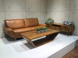 シーシャムウッドの濃淡のある木目がお洒落なローテーブル - スタッフ