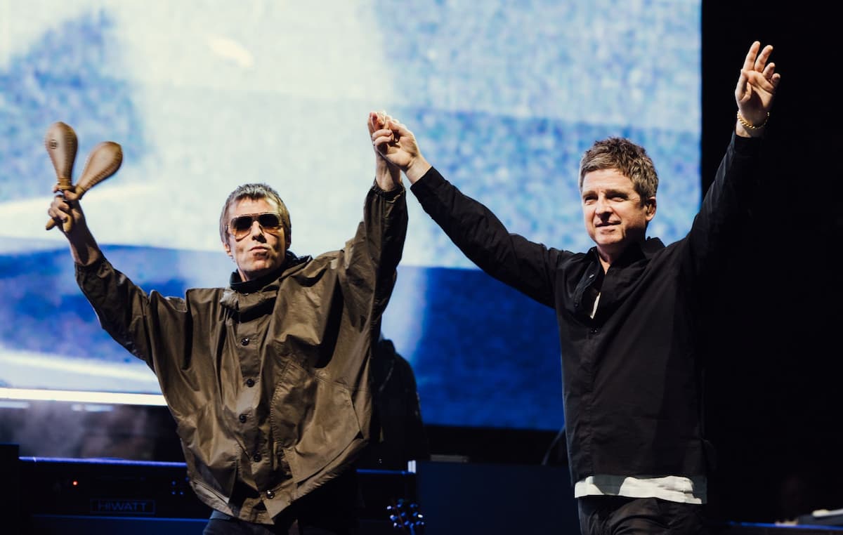 オアシス、2025年10月25日東京ドーム公演ライヴ・レポート | NME Japan
