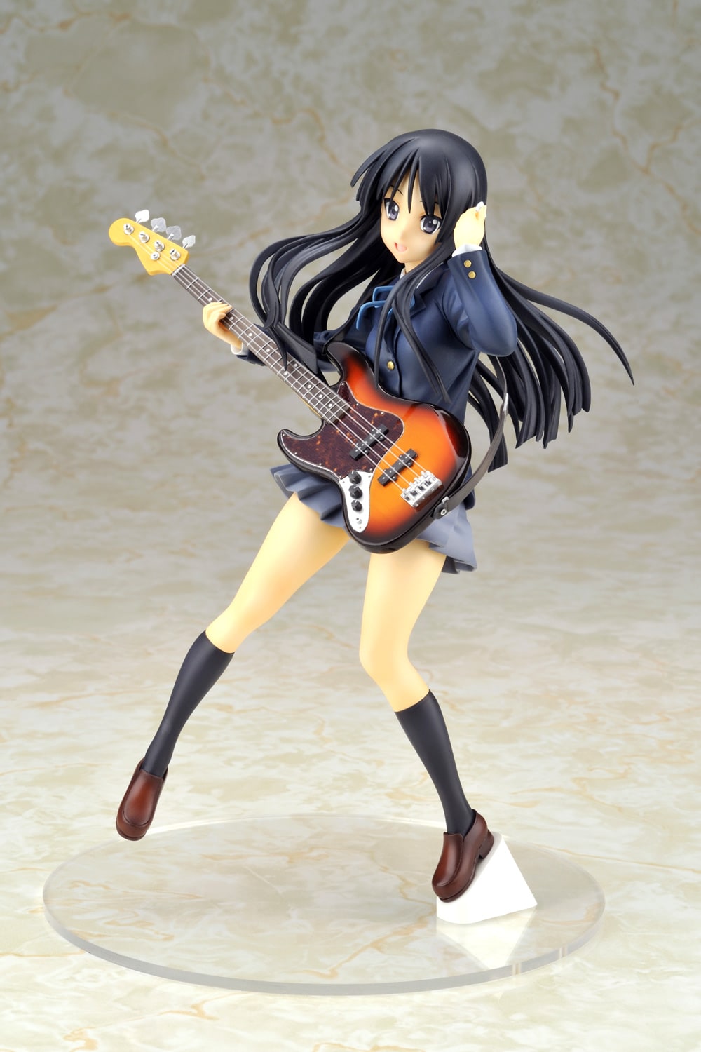 けいおん！」澪フィギュア、1/8スケールで実に精緻 - コミックナタリー