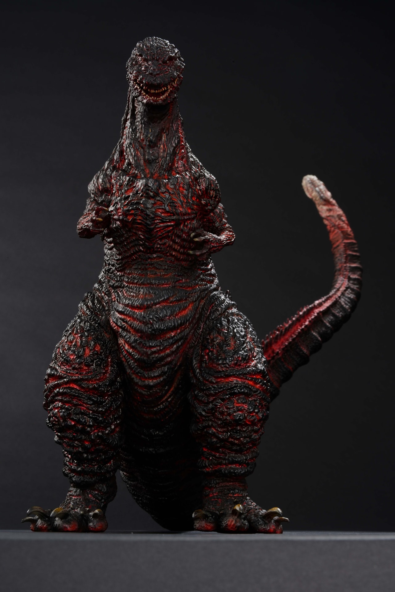 鎌倉上陸、熱線放射、凍結！ゴジラのフィギュア3種がとるパカ！に登場