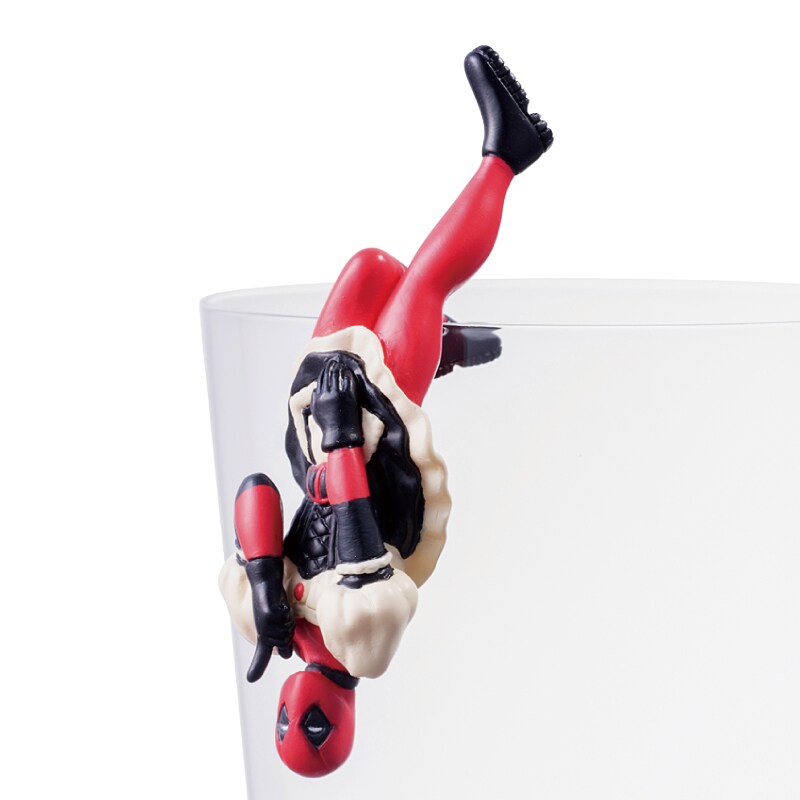 デッドプールがコップのフチでポーズ取るフィギュア発売、メイド服姿も