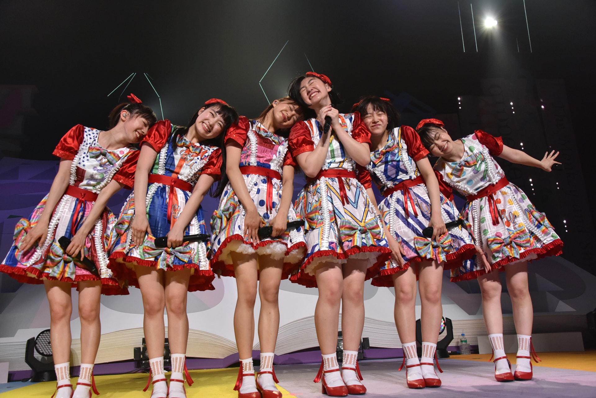 エビ中、6人体制で挑む春ツアー開幕戦で「でかどんでん」お披露目