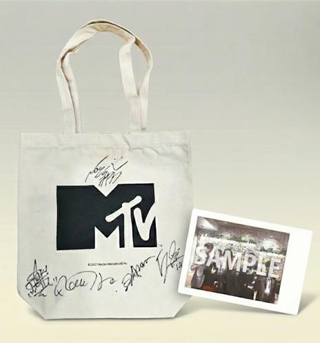 Novel CoreとSTARGLOWメンバーの直筆サイン入りMTV トートバッグと写真