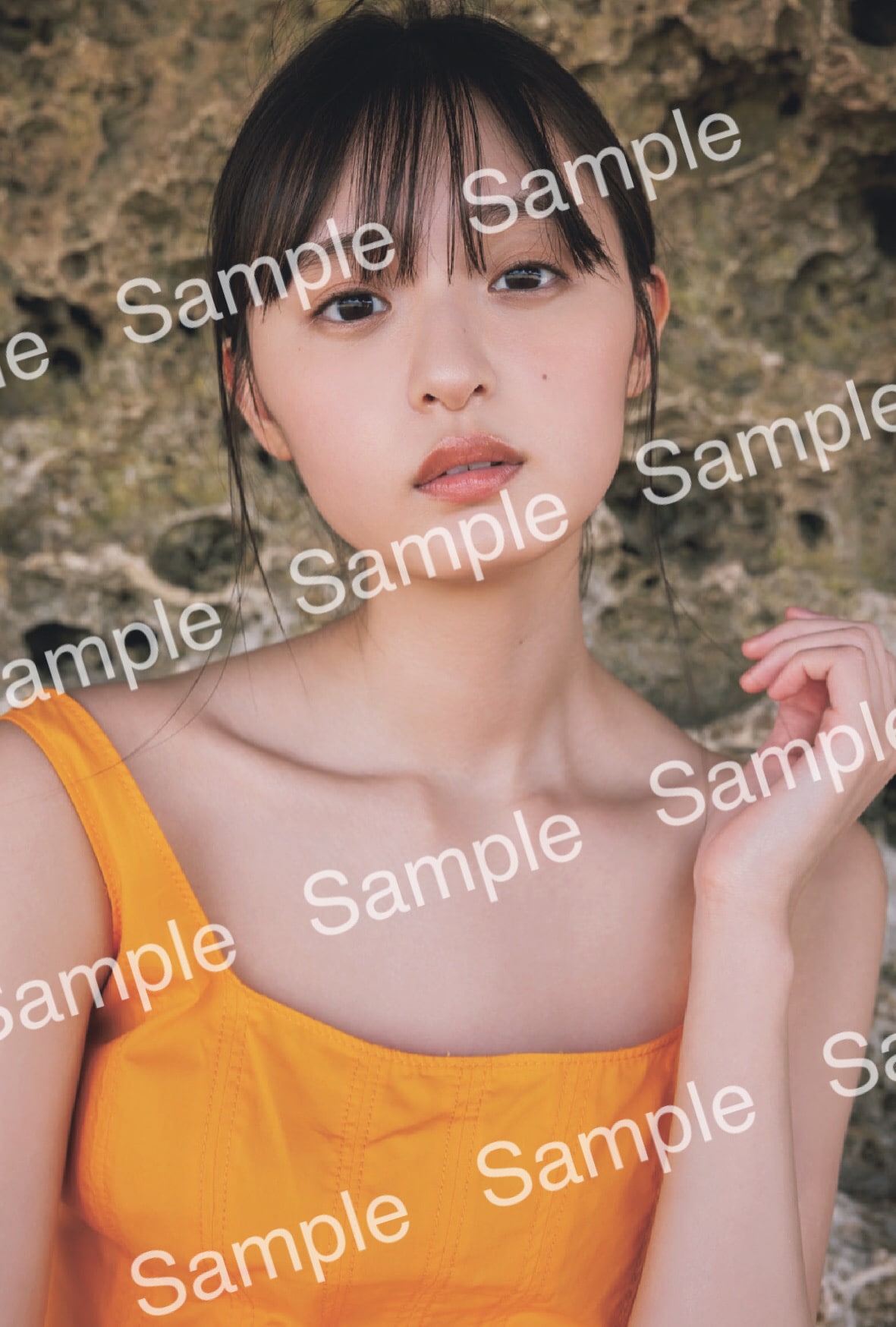 乃木坂46遠藤さくら、岩場でアンニュイな表情（コメントあり） - 音楽