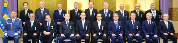 県警OB17人に秋の勲章伝達 瑞宝双光章など受章 | 沖縄タイムス＋プラス