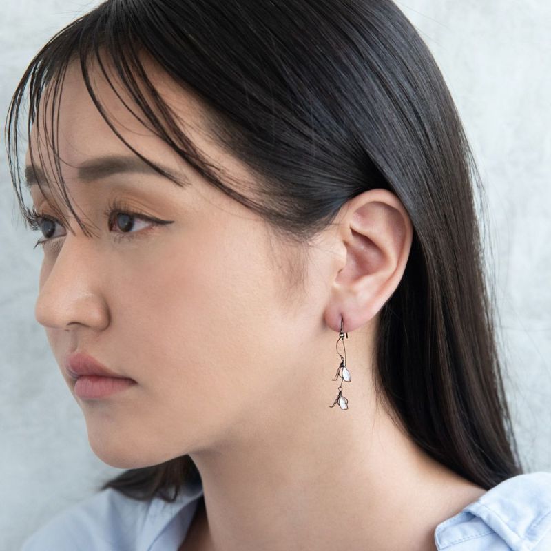 ピアス ブラック ワイヤー フラワー 花 サージカルステンレスポスト