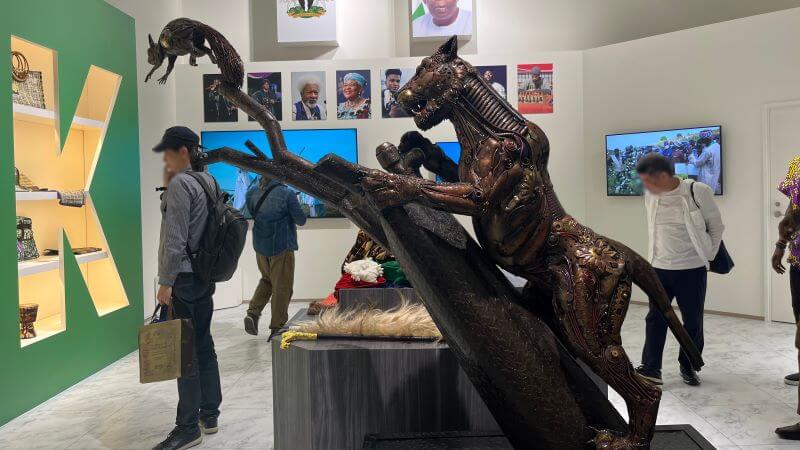 大阪・関西万博 コモンズ・D館 ナイジェリアのアート作品 | 大阪発 moe