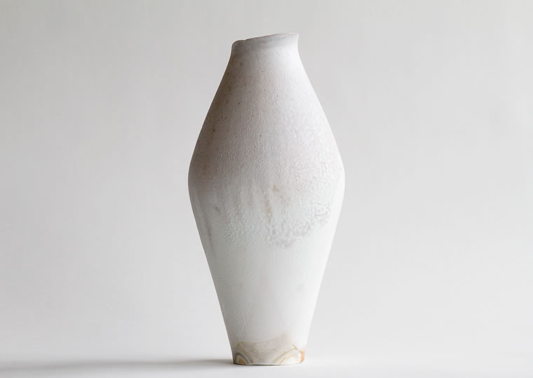 薪窯白磁 花入C | Works | 田淵太郎 | panorama