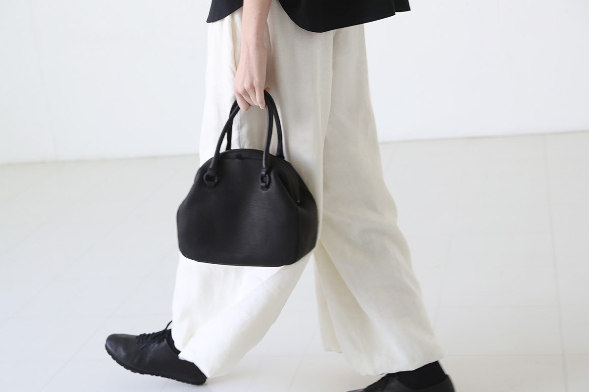 Mochi モチ mini gama bag [black]