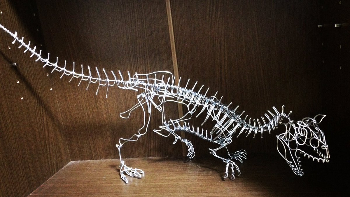 腕は長いほうがかっこいい。 #ワイヤーアート #カルノタウルス