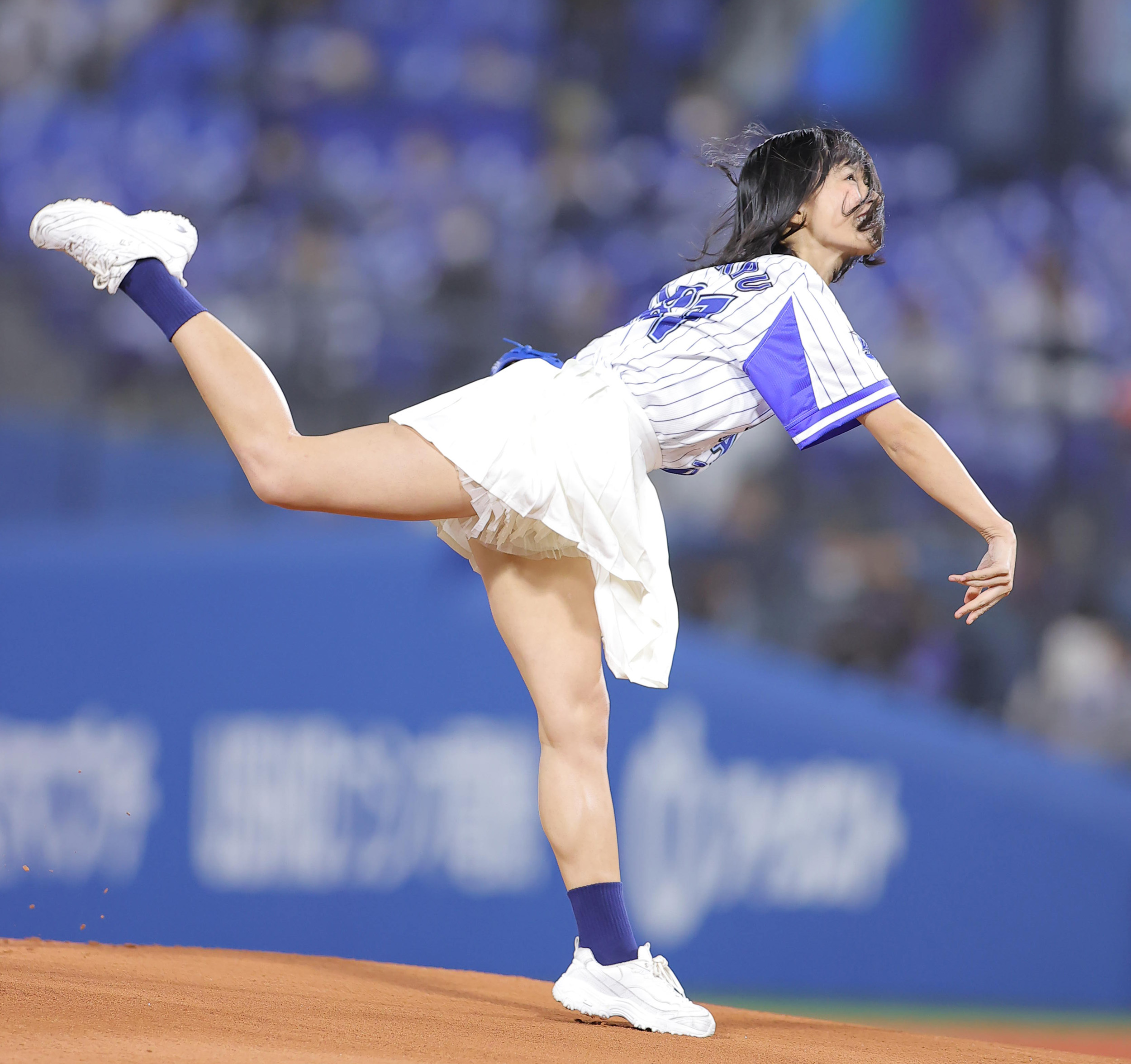 百川 晴香 始球式 直筆サイン 百川 晴香 始球式 直筆サイン 百川 晴香
