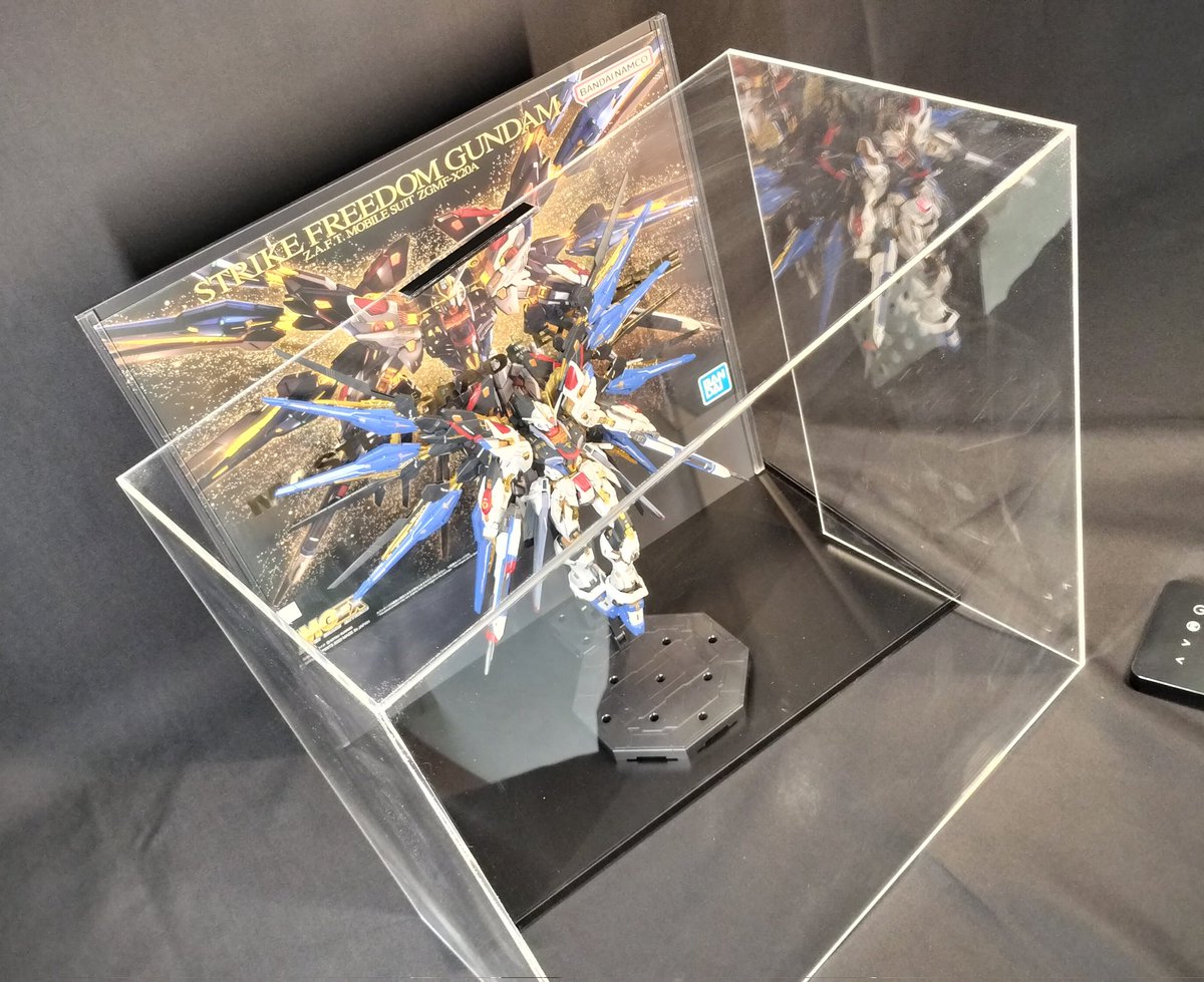 ちなみにコチラは現在製品化に向けて開発中の大型ディスプレイケースの