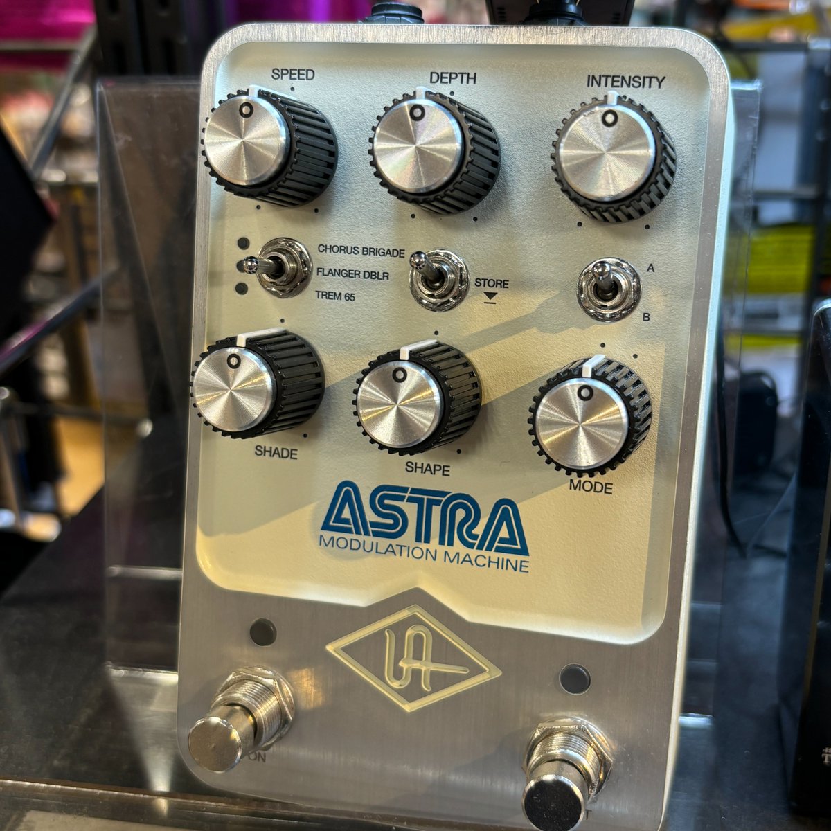 エフェクター Universal Audio UAFX Astra Modulation Machine