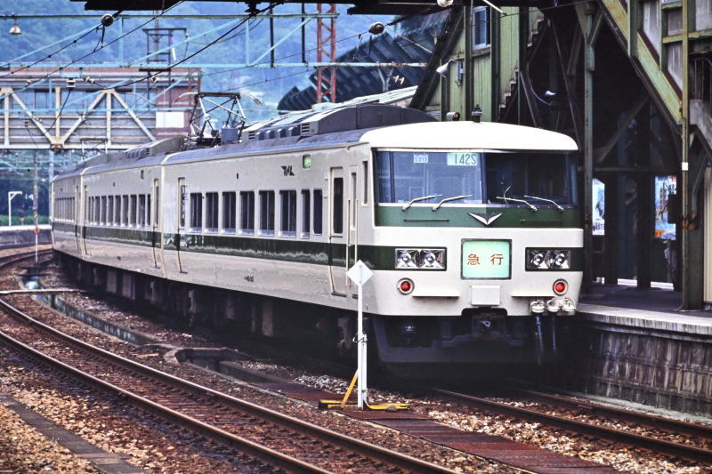 昭和57年7月高崎線上越線1 水上駅 185系急行ゆけむり 181系