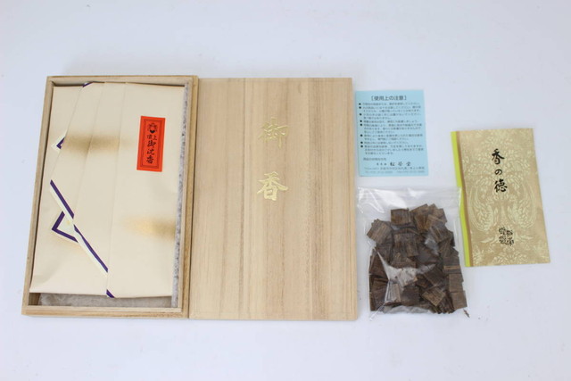松栄堂 頂上御沈香 木箱入り 約38g （ まとめて片付け 不要品）の買取