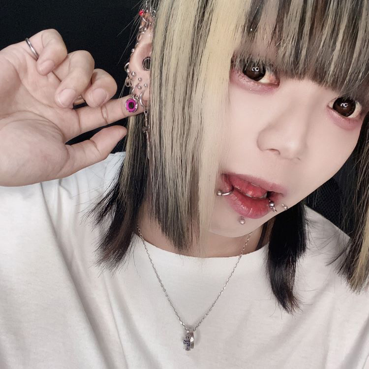kaaオリジナルブランド 女王の証 Queen'spain 目玉ピアス 片耳用 ネオ