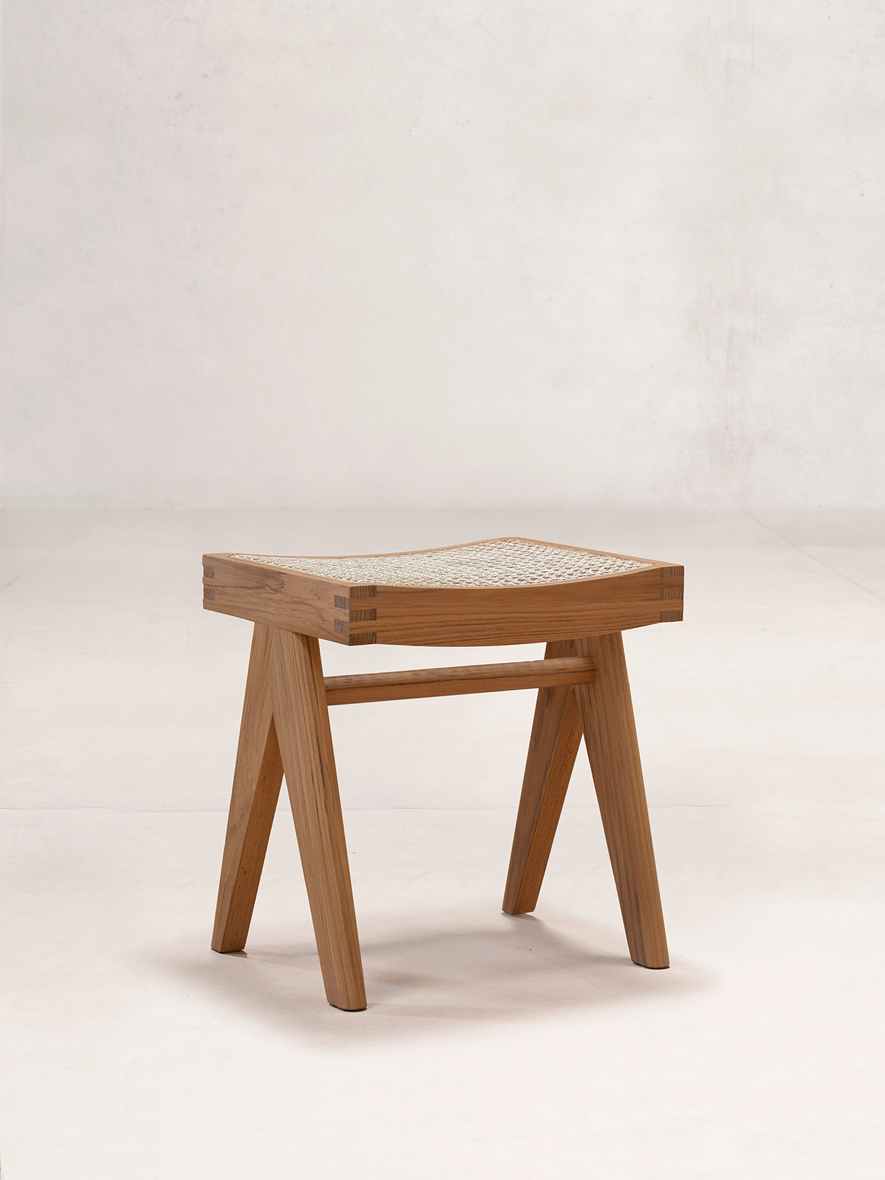 PH34 – Low Cane Stool｜Pierre Jeanneret