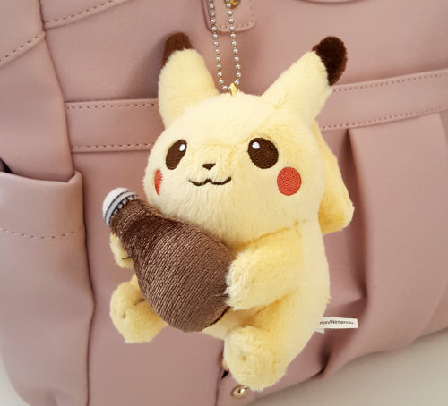 ピカチュウ セピアグラフィティ発売。ぎゅっとビンを大事そうにかかえ