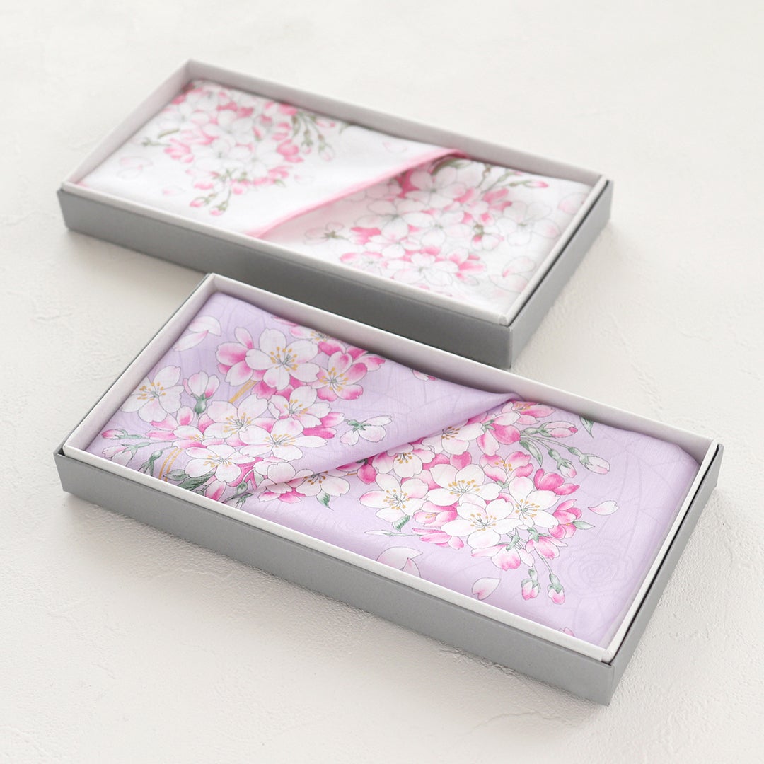 CLASSICS the Small Luxury】春を運ぶ「桜」をモチーフにしたハンカチ