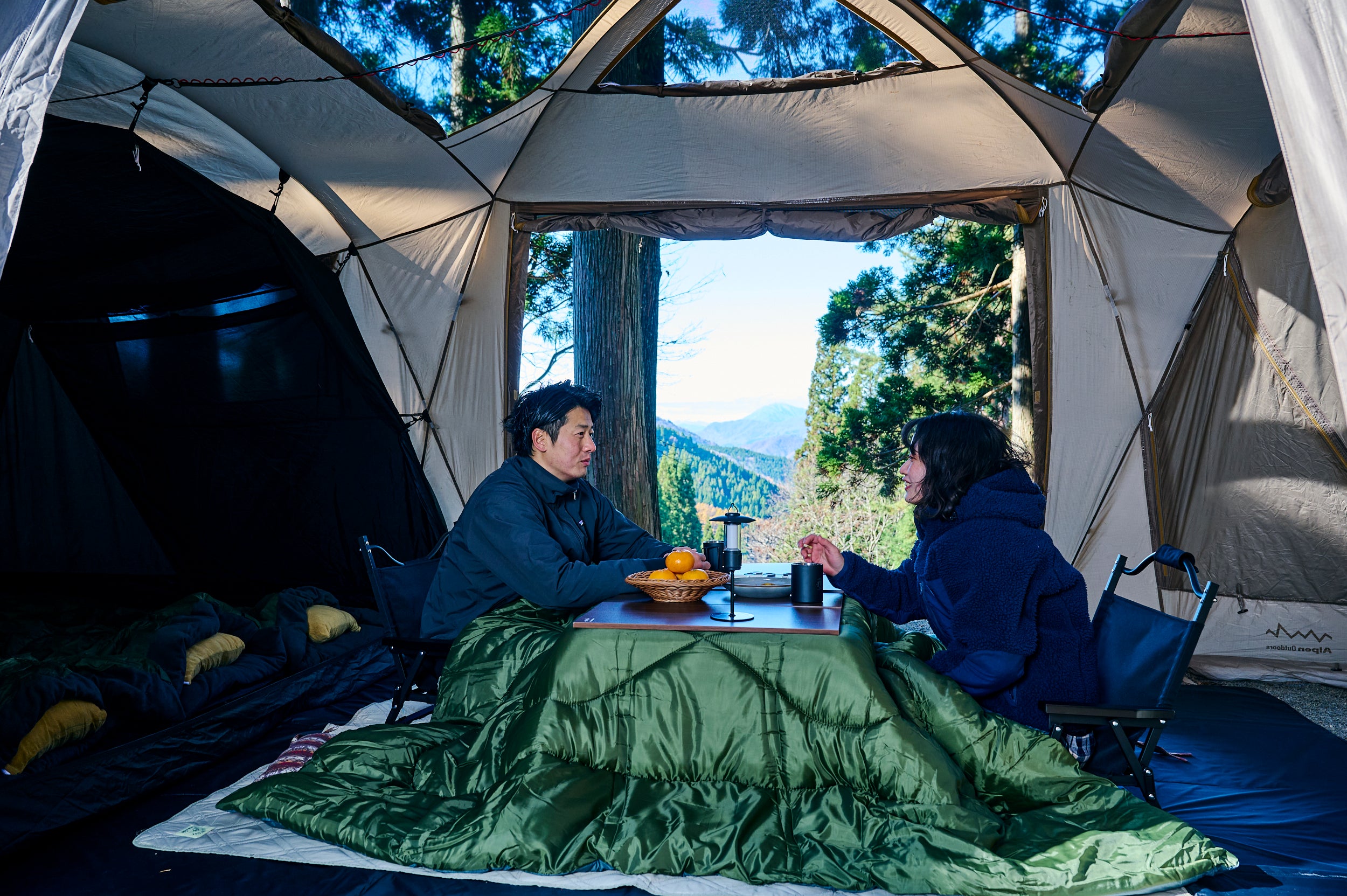 冬キャンプ憧れの“お座敷こたつスタイル”を簡単に実現！「こたつ