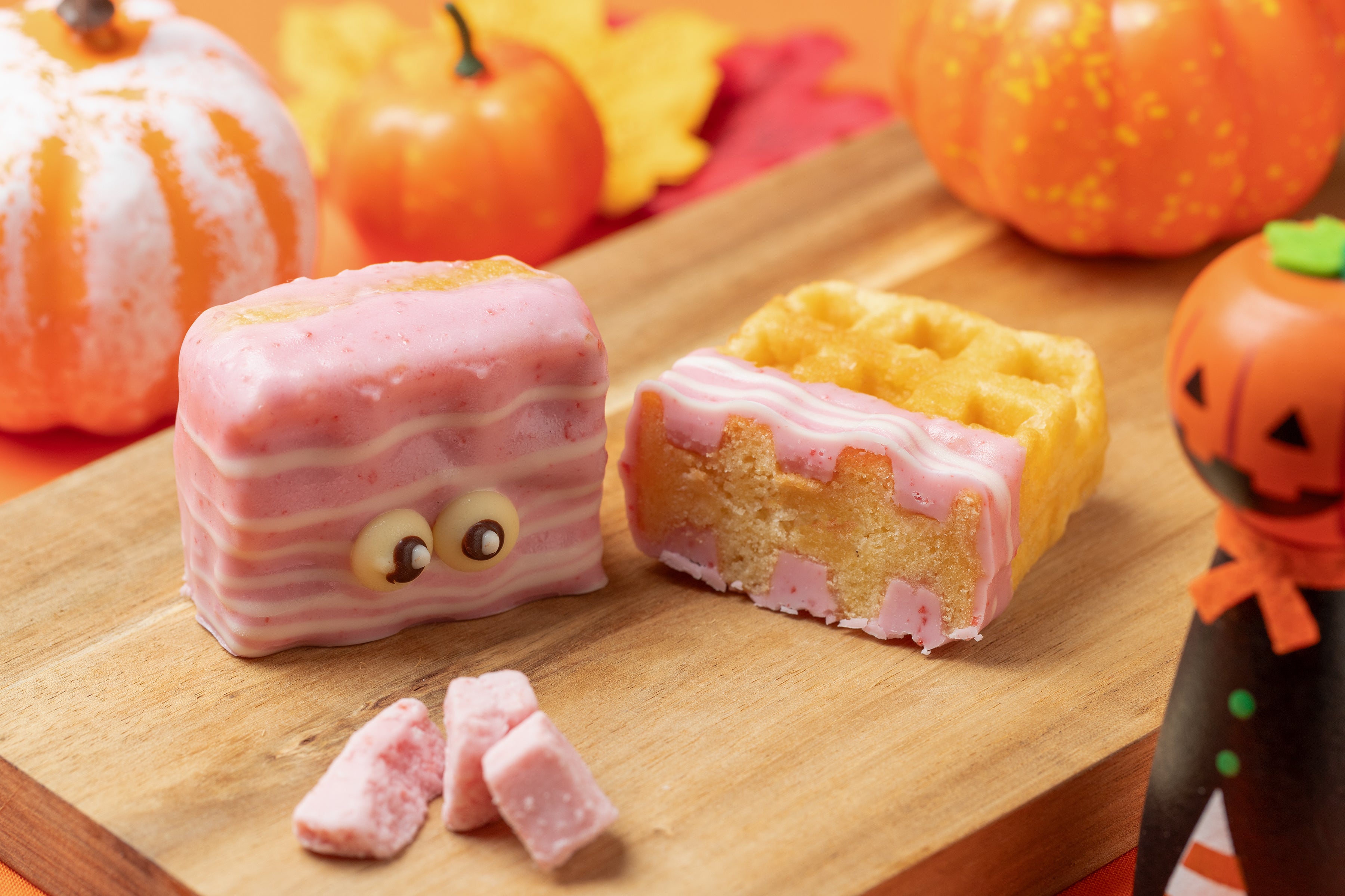 おばけワッフル】片手で楽しむワッフルバーが、ハロウィン仕様に変身