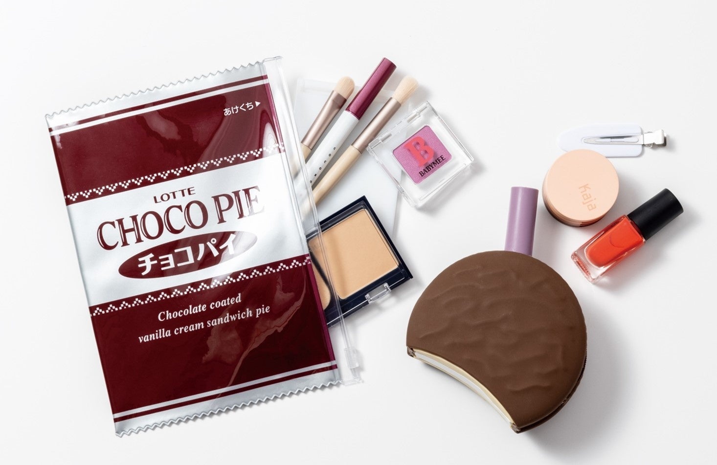 ロッテのチョコパイ」がリアルなポーチに！ チョコパイ＆パッケージ