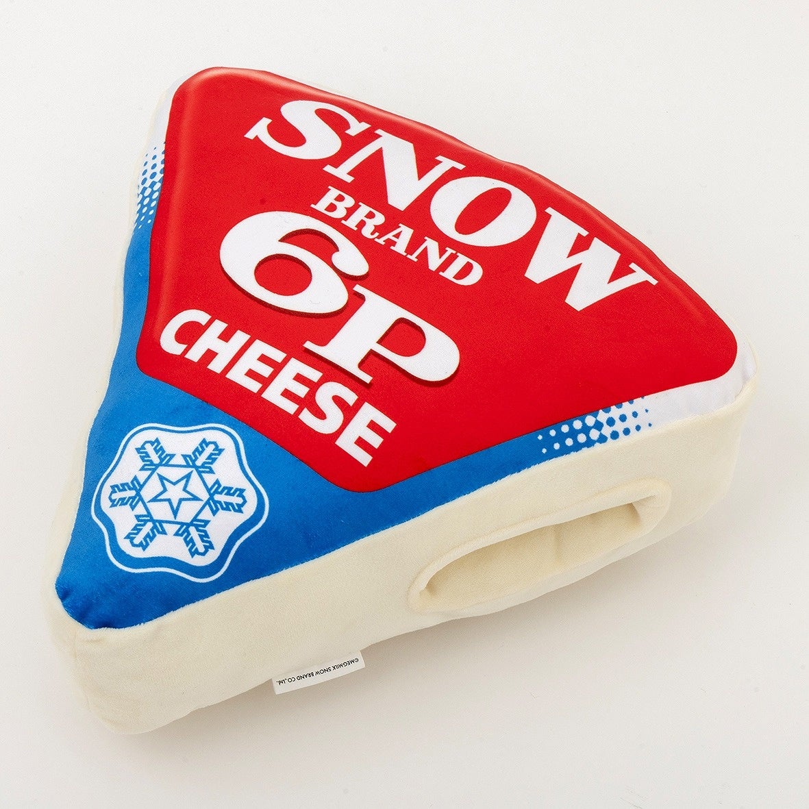 発売70周年！】雪印メグミルク「6Pチーズ」がお昼寝クッションになって