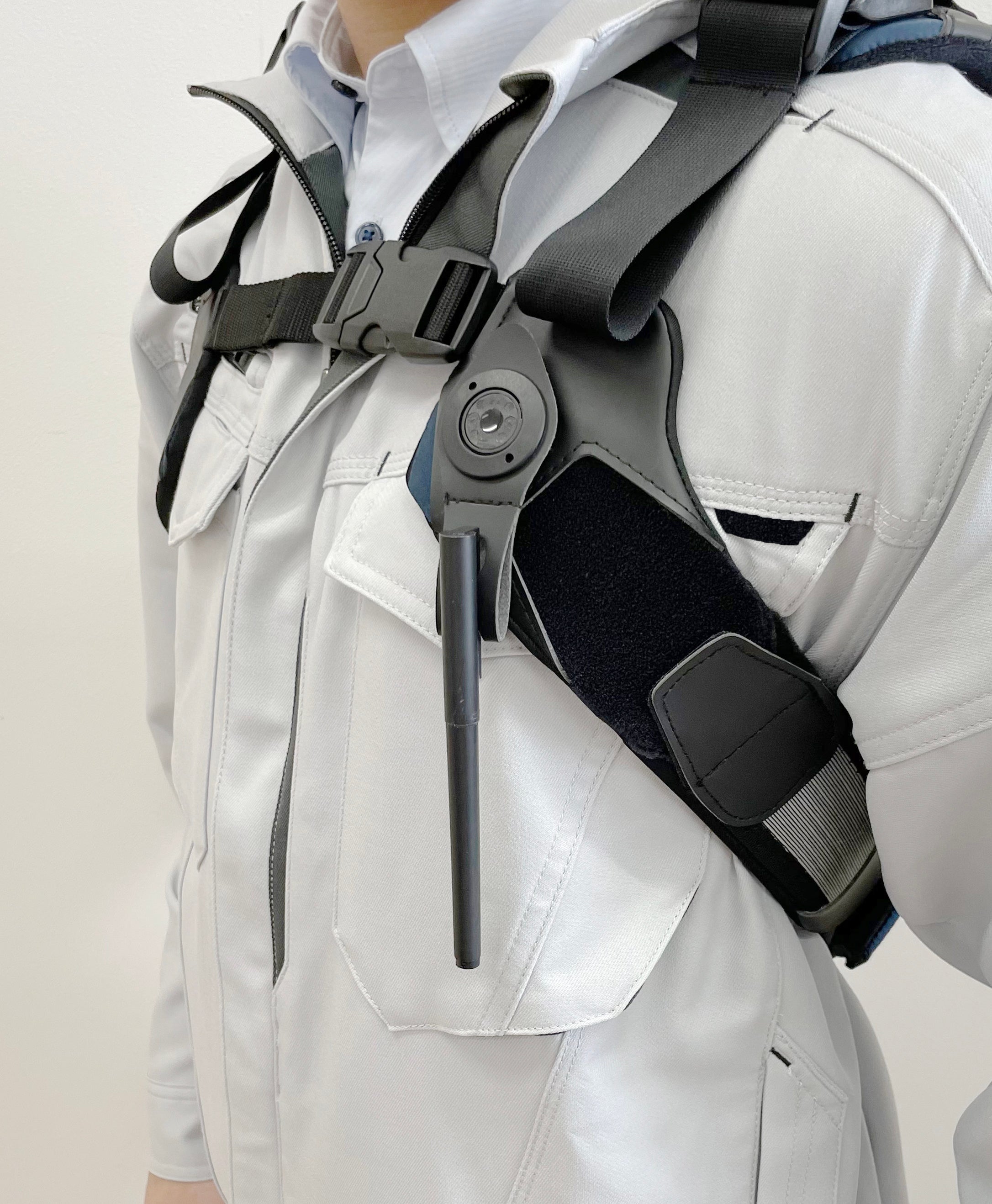 腰への負担を軽減する、わずか670gのまるで衣服のようなアシスト
