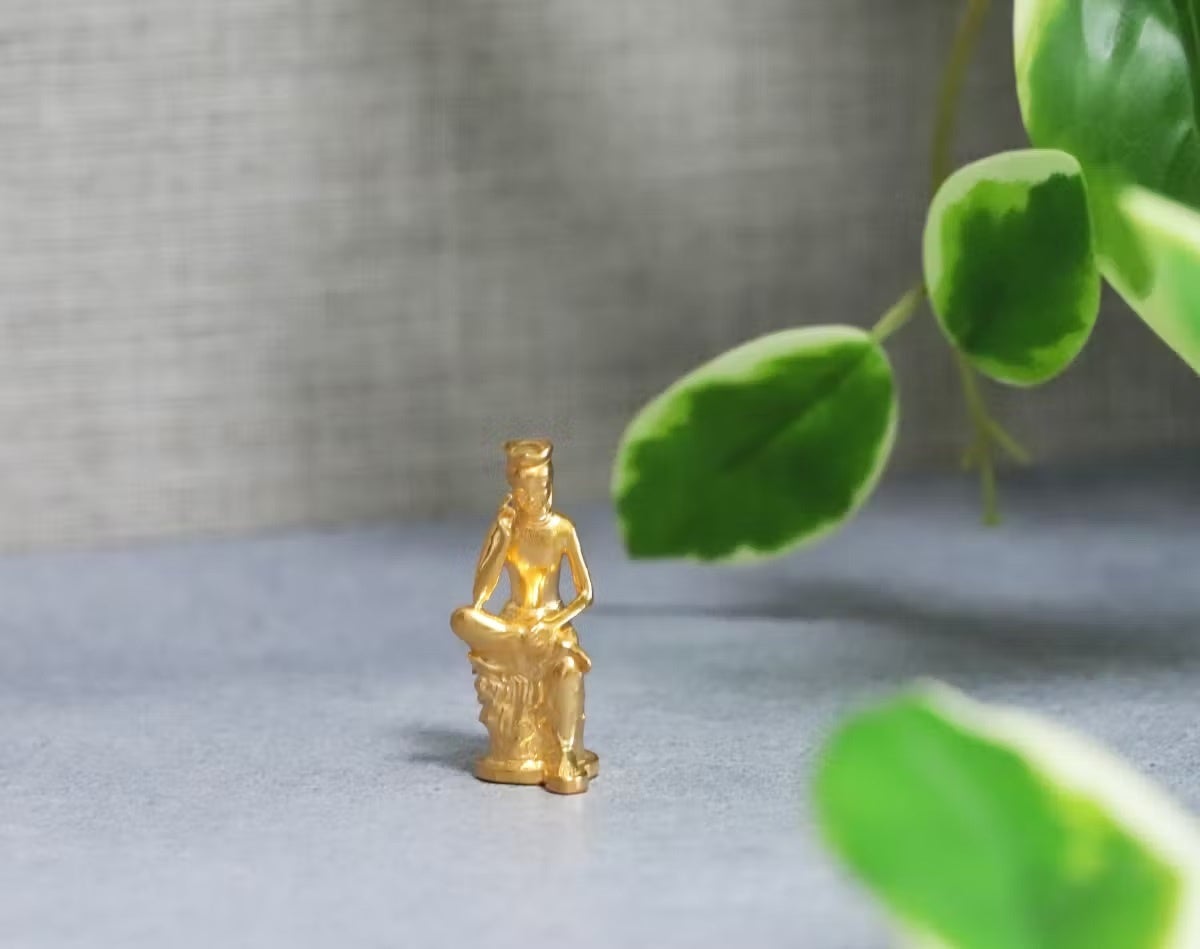 黄金に輝く世界三大微笑！“念持仏”として、お財布に入れられるお守り