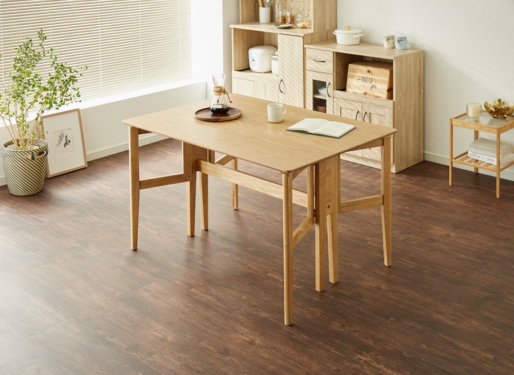 多用途に使える折りたたみダイニングテーブル「Natural Wood Folding