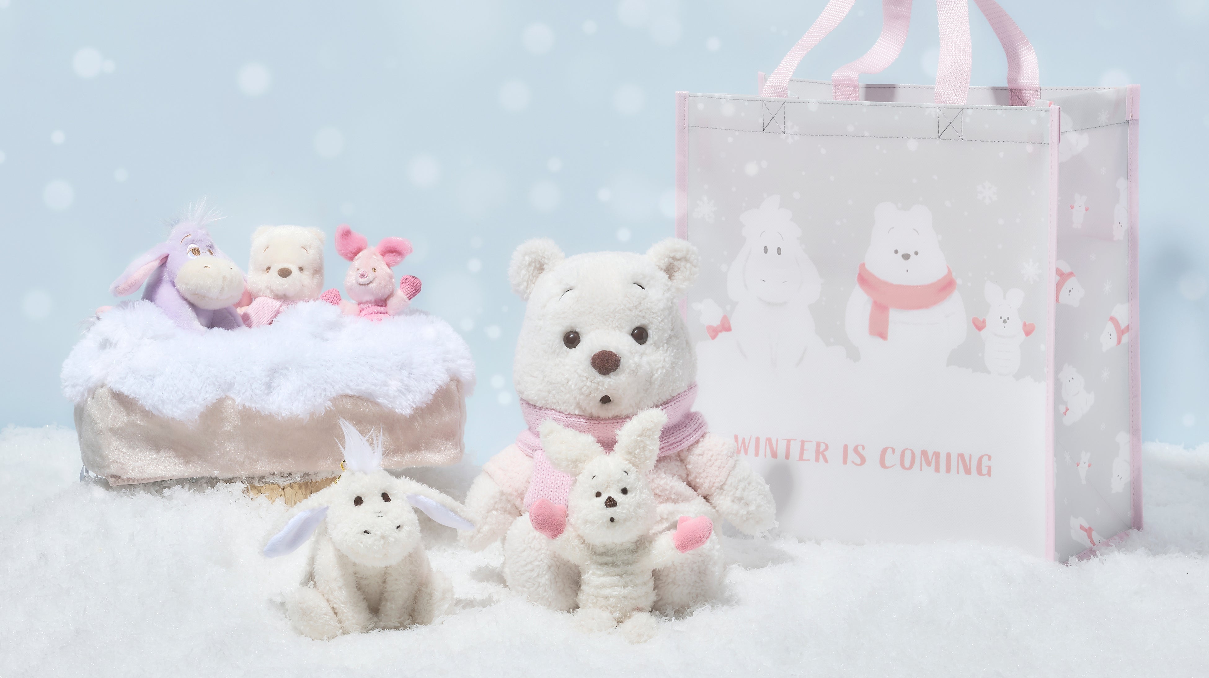 プーさんと仲間たちに雪が積もって真っ白に！冬のコレクション「WHITE