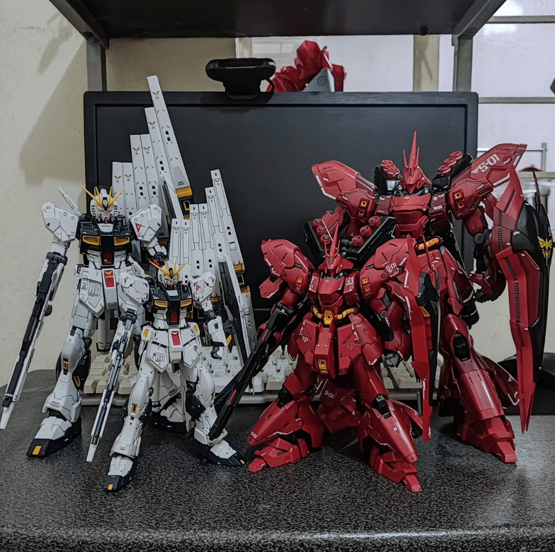 RGとMGのνガンダム、サザビーの比較 : r/Gunpla