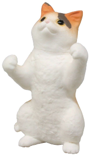 あれは……完全勝利したスローロリスくん！？ 動物たちがこぶしを掲げた