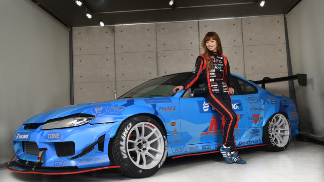激しく、そして美しく！プロドライバー下田紗弥加がHP開設、ドリフト
