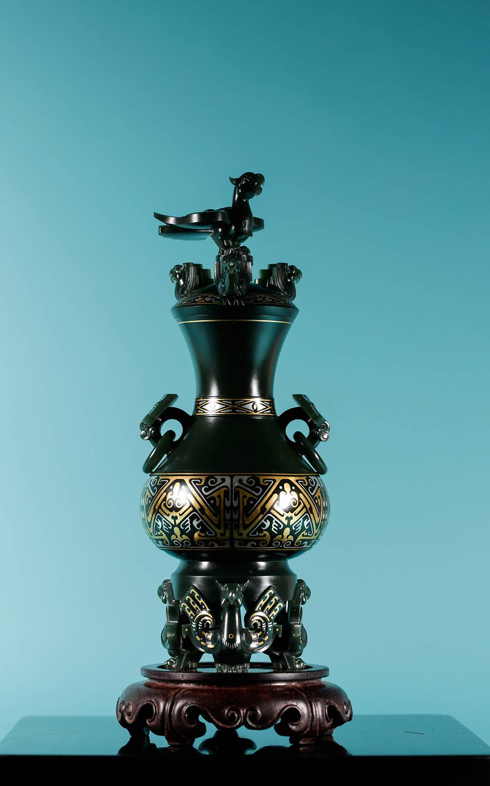 错金银立鸟壶，新疆和田玉青玉器皿，青铜物化，金玉生辉和田玉鉴定保养