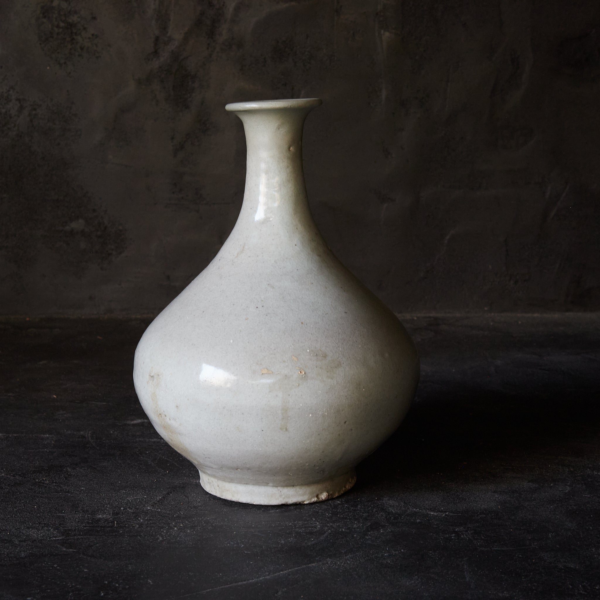 李朝 白磁下蕪瓶（1392–1897 CE） | 入蘆花（ロカニイル）