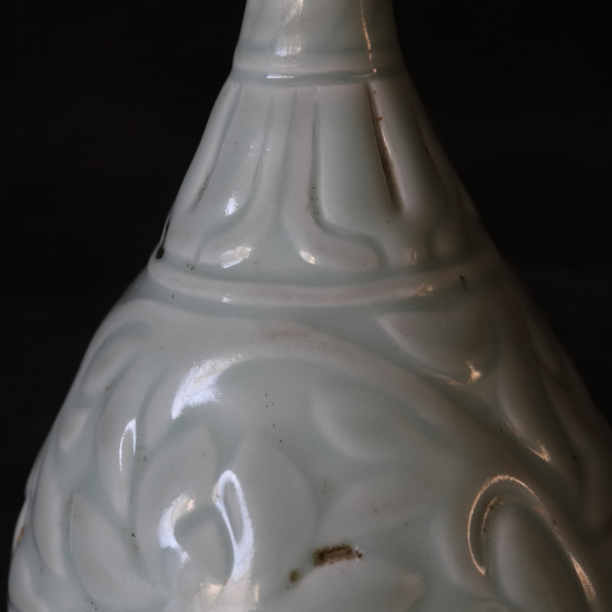 明代 青白磁陽刻花文瓶（1368–1644 CE） | 入蘆花（ロカニイル）