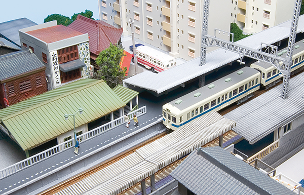 左右で違う年代設定、時空を超えた駅ジオラマを作る… 鉄道模型の対向式