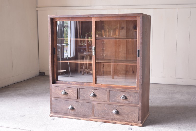 アンティーク 栗材無垢 ガラス戸収納棚 | REFACTORY antiques