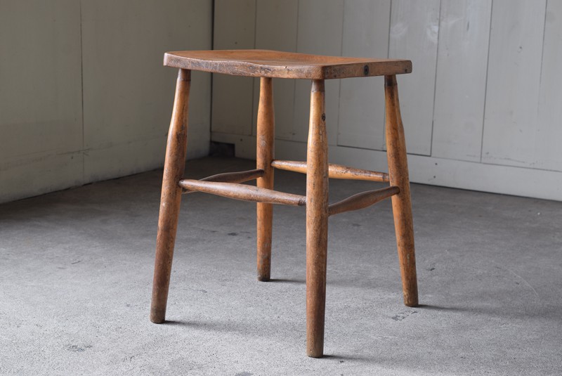 イギリスアンティーク 木製 四角い座面のスツール | REFACTORY antiques