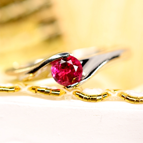 レッドベリル（レッドエメラルド） 0.32ct プラチナ リング(指輪