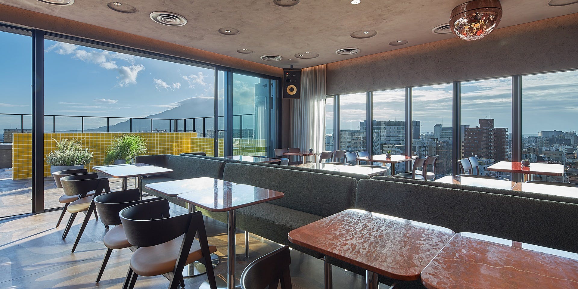 THE ROOF rooftop bar & bistro／FAV LUX 鹿児島天文館 LUNCH ROOF