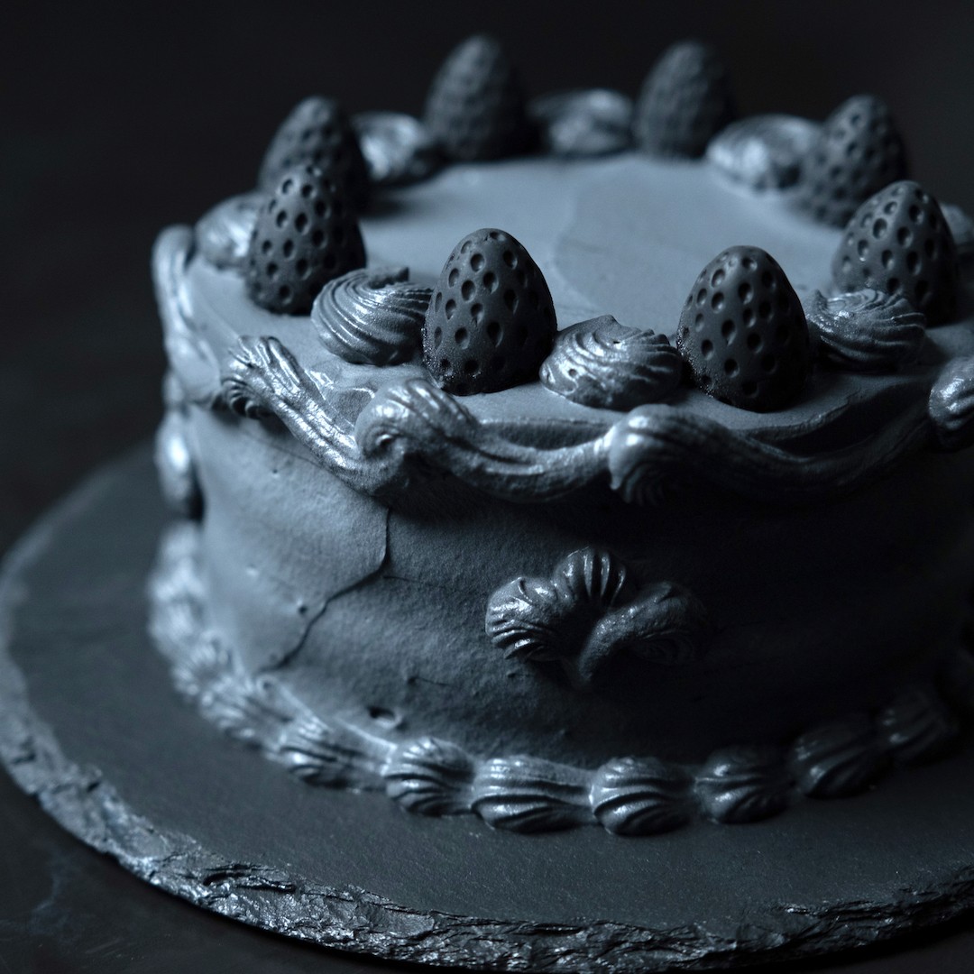 完売続出！SNSで話題沸騰の“黒すぎるショートケーキ”とは | Cake.jp