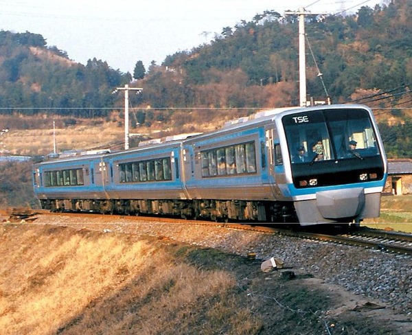 JR初の振子式車両が3月17日限りで定期運行を終了…JR四国2000系試作車