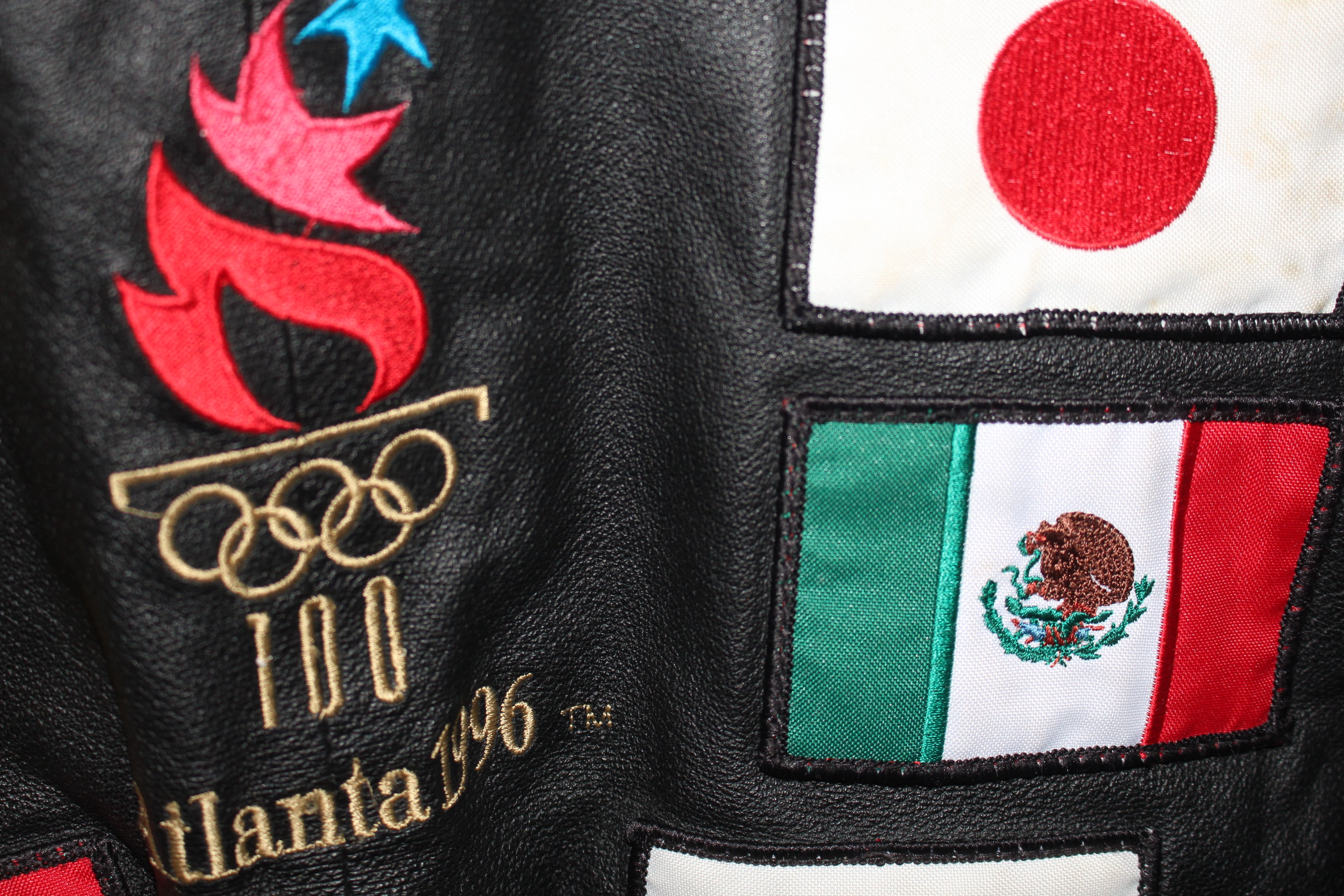 Rare 1996 Olympic Games American Toons Leather Jacket (S) – Retro