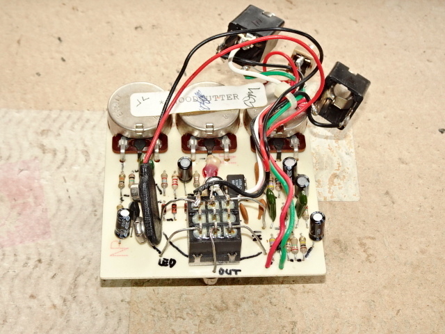 PROCO RAT2の修理（その1）: ナンチャッテ技術者の凸凹日記