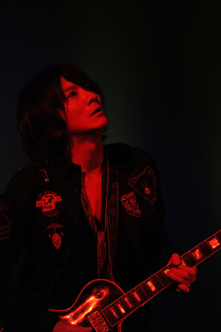 吉井和哉＠日本武道館 2010.12.28 邦楽ライブレポート｜音楽情報サイト