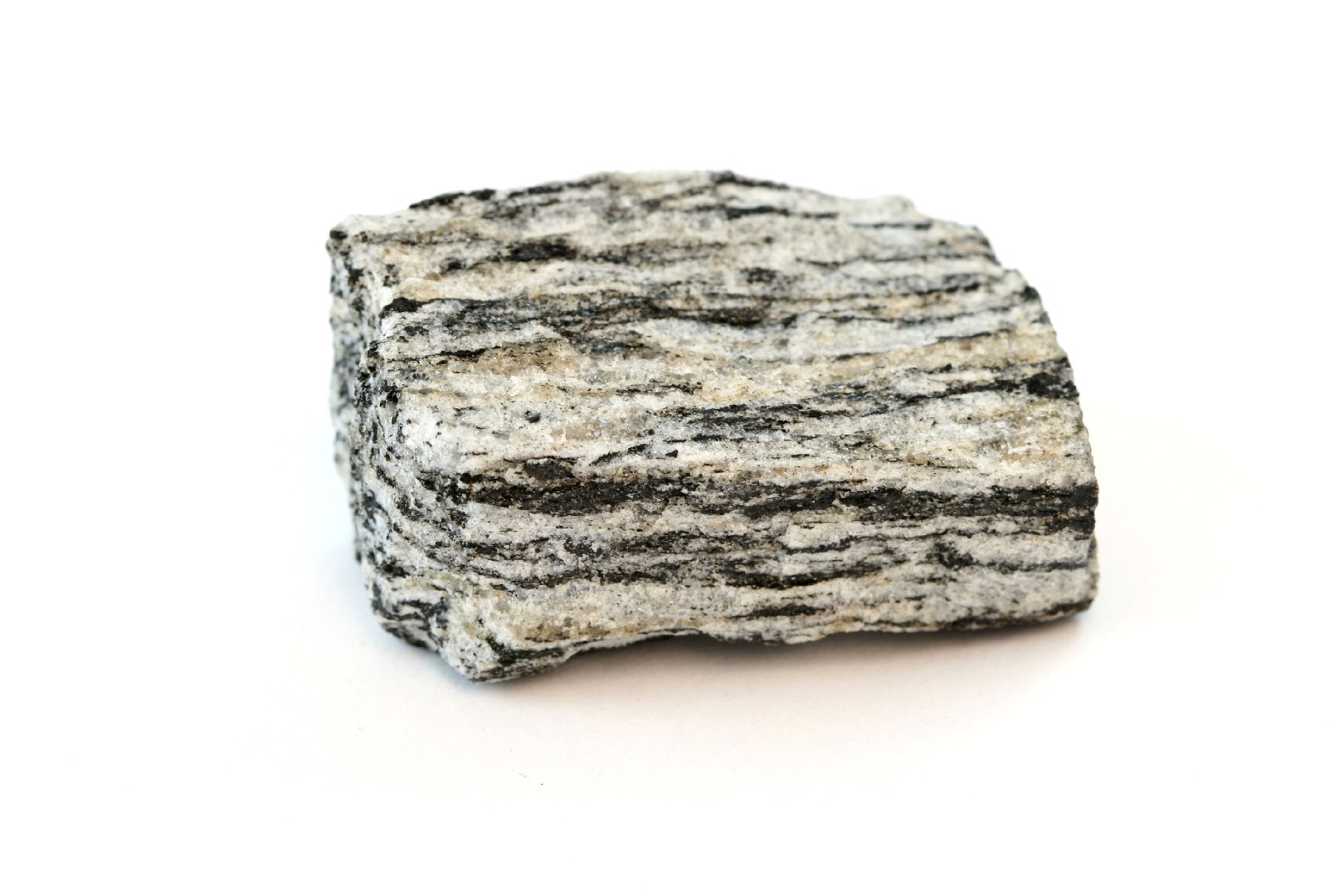 ヘンマガン（片麻岩） (Gneiss) - Rock Identifier
